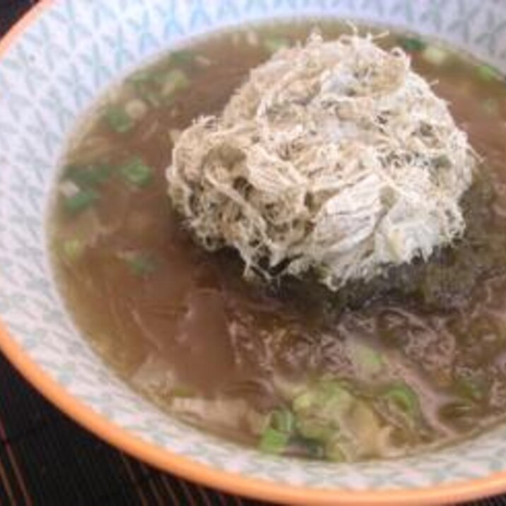 とろろ昆布とたっぷりねぎの春雨スープ